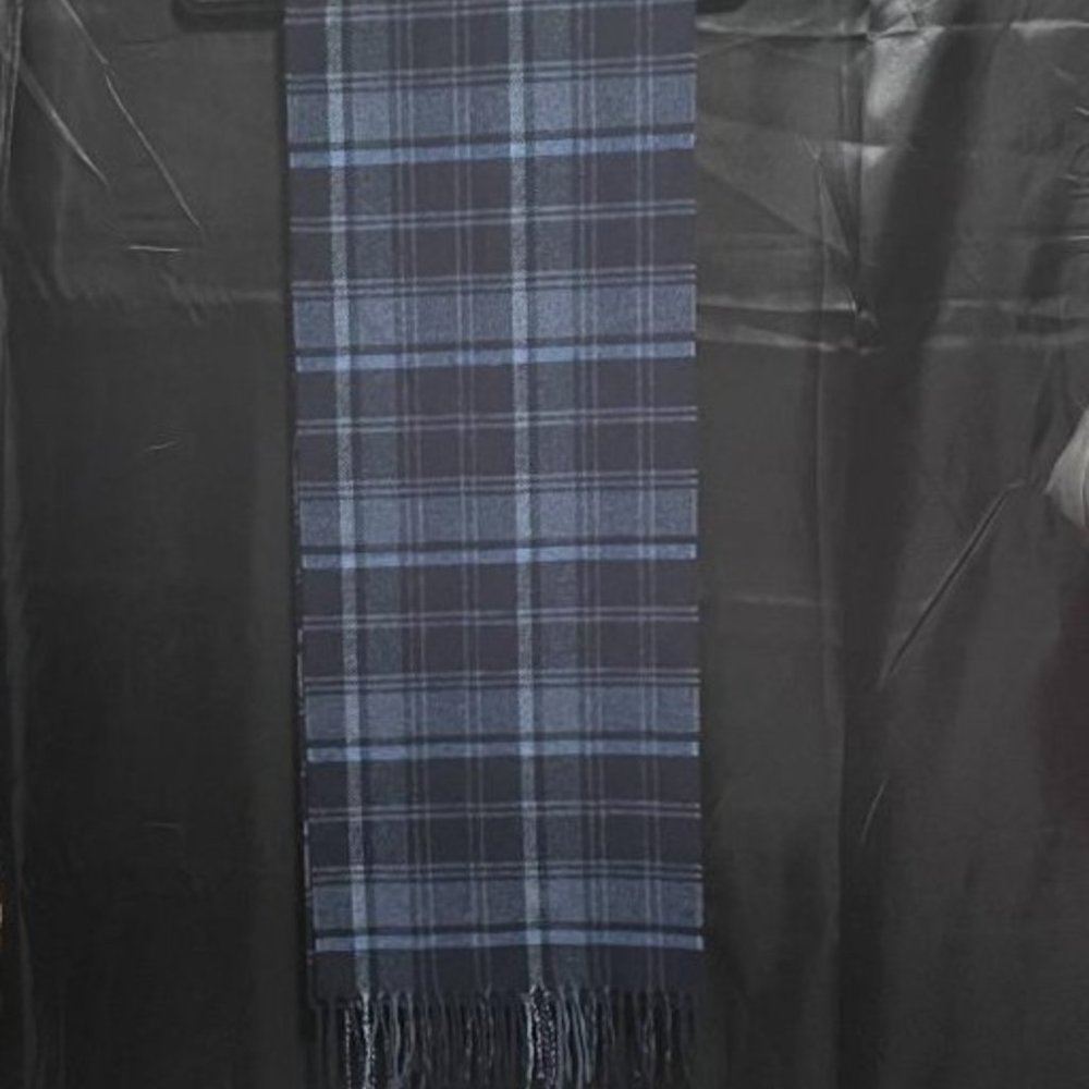 SUPER NICE NWT 100 % LAMBSWOOL MADE IN ITALY SCARF / ITALIAN WOOLLEN TREASURES